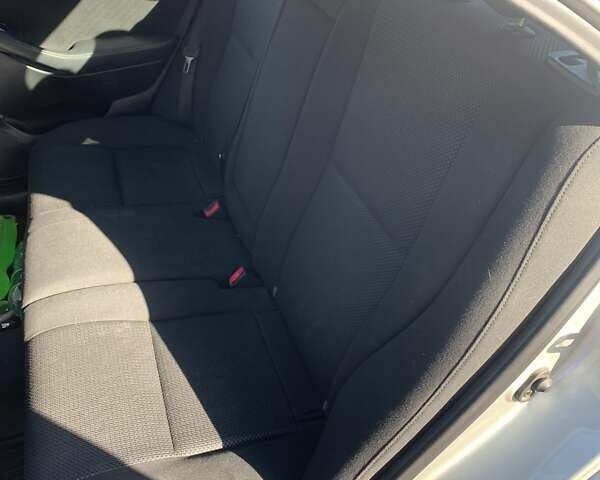 Серый Тойота Авенсис, объемом двигателя 2 л и пробегом 322 тыс. км за 5500 $, фото 6 на Automoto.ua