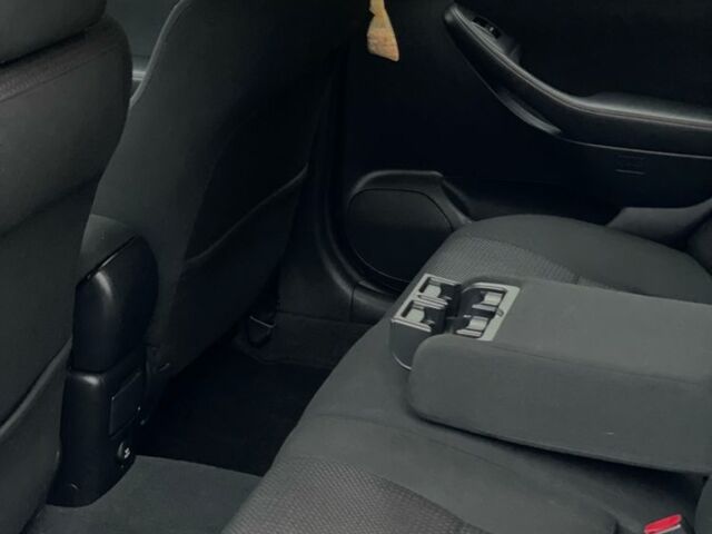 Сірий Тойота Авенсіс, об'ємом двигуна 1.8 л та пробігом 237 тис. км за 5600 $, фото 7 на Automoto.ua