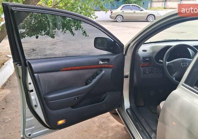 Серый Тойота Авенсис, объемом двигателя 2 л и пробегом 250 тыс. км за 5100 $, фото 18 на Automoto.ua