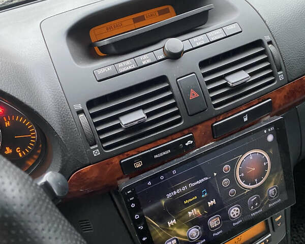 Серый Тойота Авенсис, объемом двигателя 1.99 л и пробегом 236 тыс. км за 5300 $, фото 7 на Automoto.ua