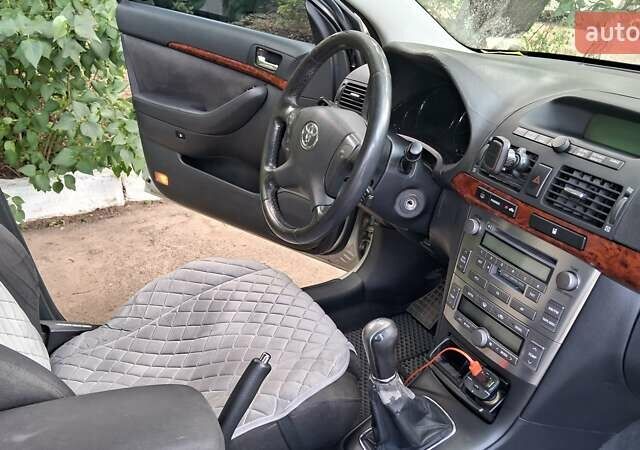 Серый Тойота Авенсис, объемом двигателя 2 л и пробегом 250 тыс. км за 5100 $, фото 10 на Automoto.ua