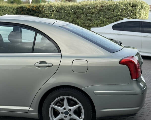 Серый Тойота Авенсис, объемом двигателя 2 л и пробегом 250 тыс. км за 5899 $, фото 4 на Automoto.ua