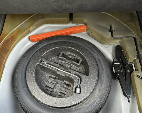 Серый Тойота Авенсис, объемом двигателя 2 л и пробегом 250 тыс. км за 5899 $, фото 29 на Automoto.ua