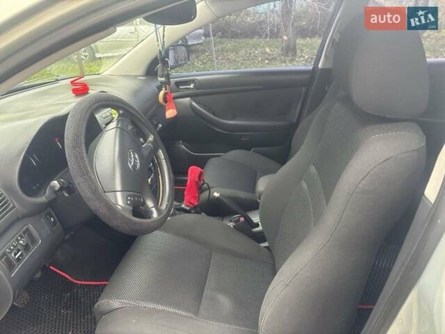 Серый Тойота Авенсис, объемом двигателя 2.23 л и пробегом 200 тыс. км за 6000 $, фото 2 на Automoto.ua