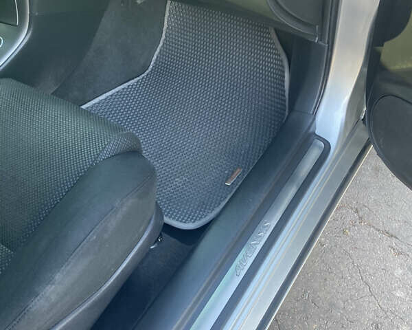 Сірий Тойота Авенсіс, об'ємом двигуна 2.2 л та пробігом 330 тис. км за 5600 $, фото 43 на Automoto.ua