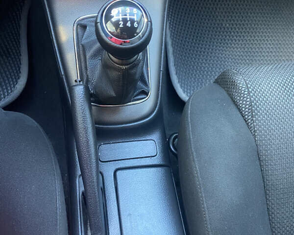 Сірий Тойота Авенсіс, об'ємом двигуна 2.2 л та пробігом 330 тис. км за 5600 $, фото 31 на Automoto.ua