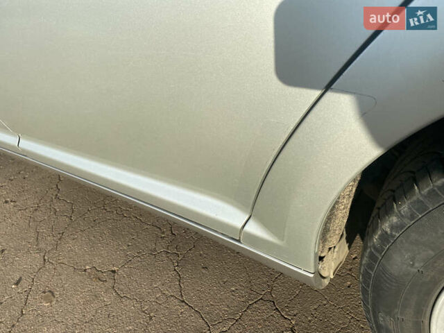 Сірий Тойота Авенсіс, об'ємом двигуна 2.2 л та пробігом 330 тис. км за 5600 $, фото 9 на Automoto.ua