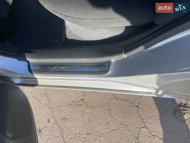 Сірий Тойота Авенсіс, об'ємом двигуна 2.2 л та пробігом 330 тис. км за 5600 $, фото 37 на Automoto.ua