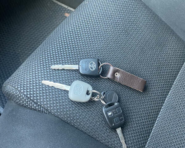 Сірий Тойота Авенсіс, об'ємом двигуна 2.2 л та пробігом 330 тис. км за 5600 $, фото 50 на Automoto.ua