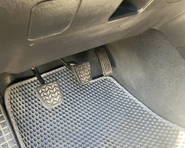 Сірий Тойота Авенсіс, об'ємом двигуна 2.2 л та пробігом 330 тис. км за 5600 $, фото 35 на Automoto.ua