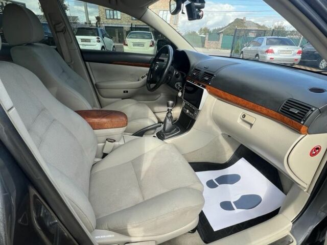 Серый Тойота Авенсис, объемом двигателя 2.2 л и пробегом 170 тыс. км за 6600 $, фото 9 на Automoto.ua