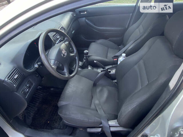 Серый Тойота Авенсис, объемом двигателя 2 л и пробегом 307 тыс. км за 5700 $, фото 10 на Automoto.ua