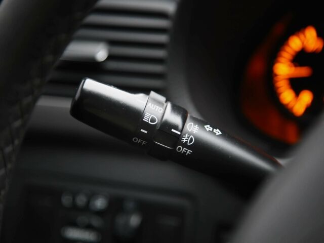 Сірий Тойота Авенсіс, об'ємом двигуна 1.8 л та пробігом 213 тис. км за 8000 $, фото 17 на Automoto.ua