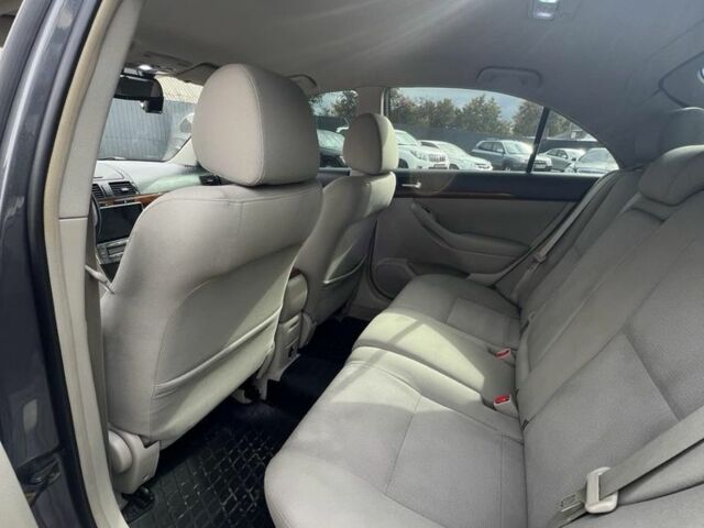 Серый Тойота Авенсис, объемом двигателя 2.2 л и пробегом 170 тыс. км за 6600 $, фото 7 на Automoto.ua