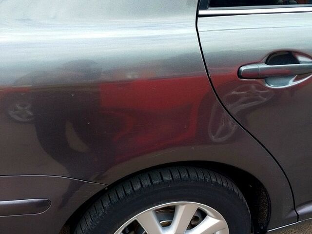 Серый Тойота Авенсис, объемом двигателя 2.2 л и пробегом 171 тыс. км за 6700 $, фото 4 на Automoto.ua