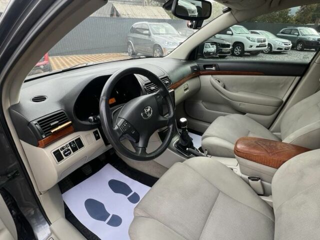 Серый Тойота Авенсис, объемом двигателя 2.2 л и пробегом 170 тыс. км за 6600 $, фото 6 на Automoto.ua