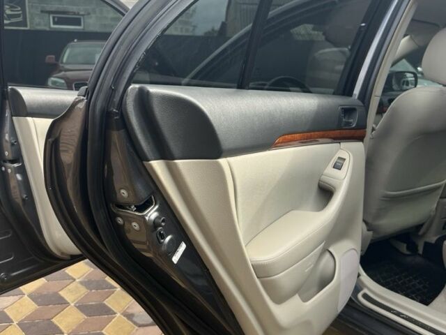 Серый Тойота Авенсис, объемом двигателя 2.2 л и пробегом 170 тыс. км за 6600 $, фото 13 на Automoto.ua