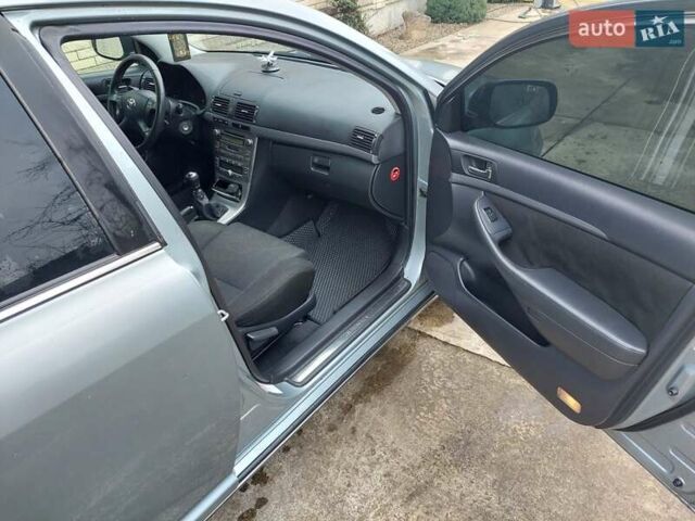 Сірий Тойота Авенсіс, об'ємом двигуна 2 л та пробігом 257 тис. км за 6500 $, фото 6 на Automoto.ua