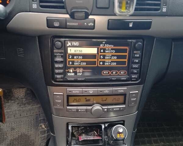 Сірий Тойота Авенсіс, об'ємом двигуна 2 л та пробігом 290 тис. км за 6500 $, фото 1 на Automoto.ua