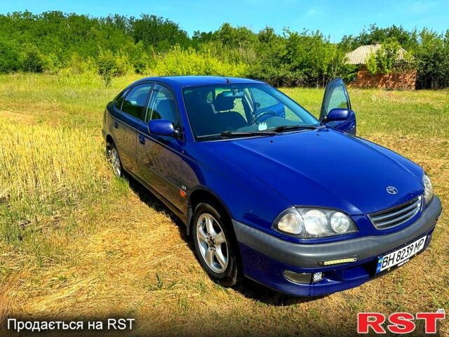 Синій Тойота Авенсіс, об'ємом двигуна 1.8 л та пробігом 329 тис. км за 3900 $, фото 1 на Automoto.ua