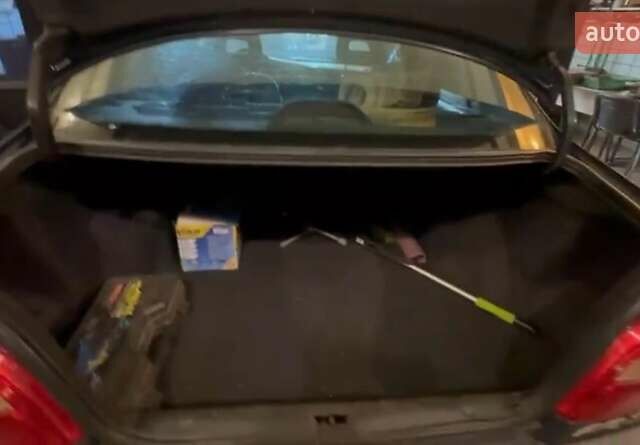 Синий Тойота Авенсис, объемом двигателя 1.8 л и пробегом 200 тыс. км за 2500 $, фото 10 на Automoto.ua