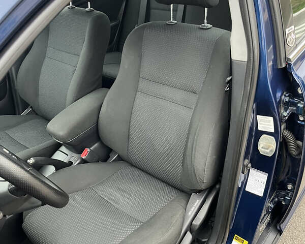 Синій Тойота Авенсіс, об'ємом двигуна 1.8 л та пробігом 250 тис. км за 4200 $, фото 13 на Automoto.ua