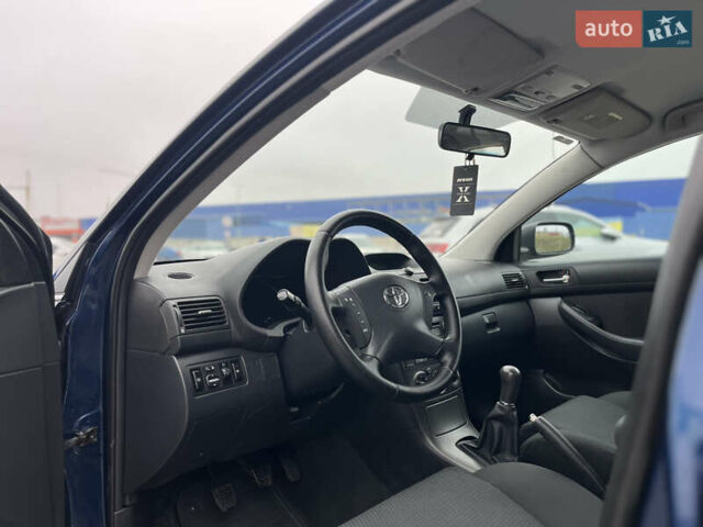 Синій Тойота Авенсіс, об'ємом двигуна 1.8 л та пробігом 250 тис. км за 4200 $, фото 12 на Automoto.ua