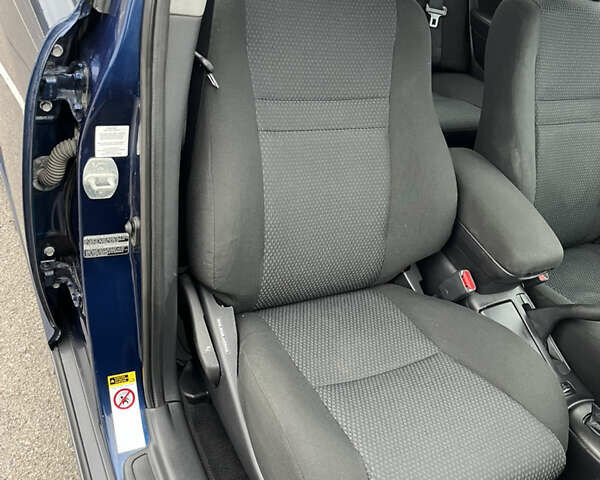 Синій Тойота Авенсіс, об'ємом двигуна 1.8 л та пробігом 250 тис. км за 4200 $, фото 15 на Automoto.ua