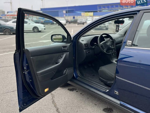 Синій Тойота Авенсіс, об'ємом двигуна 1.8 л та пробігом 250 тис. км за 4200 $, фото 11 на Automoto.ua