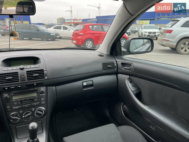 Синій Тойота Авенсіс, об'ємом двигуна 1.8 л та пробігом 250 тис. км за 4200 $, фото 19 на Automoto.ua