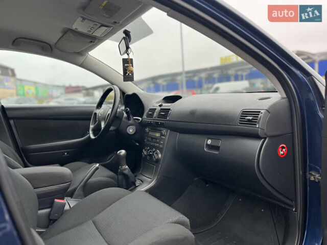 Синій Тойота Авенсіс, об'ємом двигуна 1.8 л та пробігом 250 тис. км за 4200 $, фото 14 на Automoto.ua