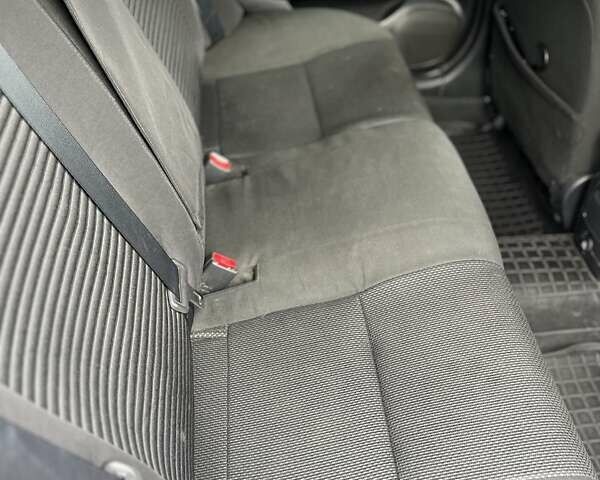 Синий Тойота Авенсис, объемом двигателя 1.8 л и пробегом 375 тыс. км за 6000 $, фото 18 на Automoto.ua