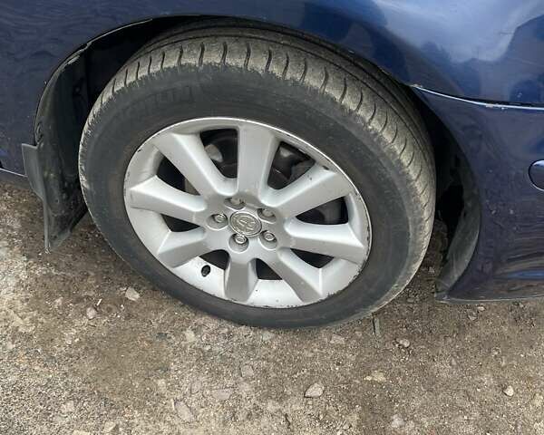 Синий Тойота Авенсис, объемом двигателя 1.8 л и пробегом 375 тыс. км за 6000 $, фото 10 на Automoto.ua