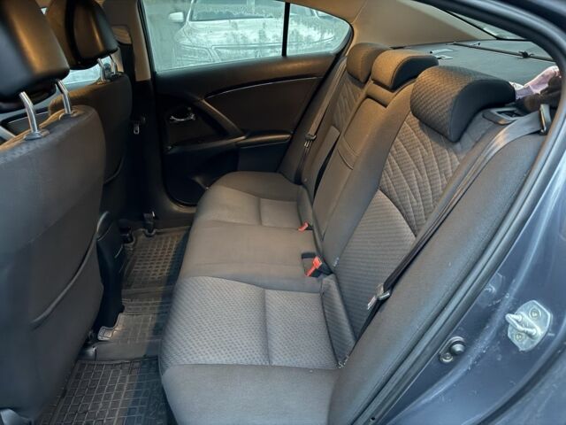 Синий Тойота Авенсис, объемом двигателя 2 л и пробегом 177 тыс. км за 7700 $, фото 8 на Automoto.ua