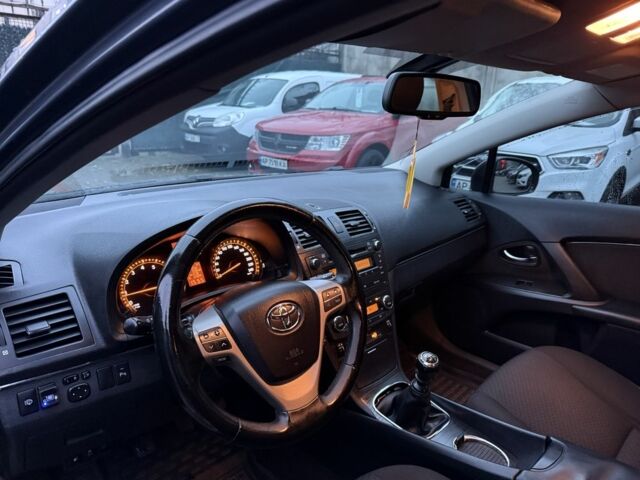 Синий Тойота Авенсис, объемом двигателя 2 л и пробегом 177 тыс. км за 7700 $, фото 7 на Automoto.ua