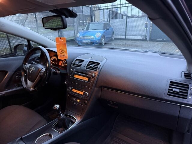 Синий Тойота Авенсис, объемом двигателя 2 л и пробегом 177 тыс. км за 7700 $, фото 5 на Automoto.ua