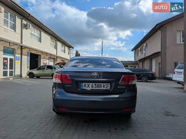 Синий Тойота Авенсис, объемом двигателя 1.8 л и пробегом 267 тыс. км за 9300 $, фото 2 на Automoto.ua