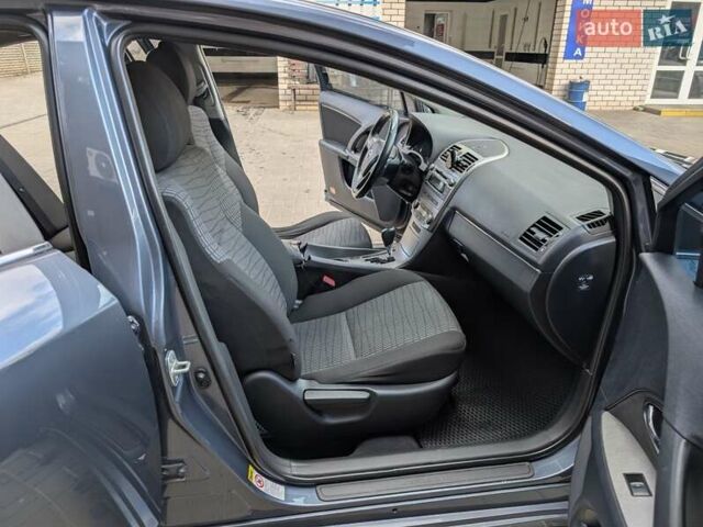 Синий Тойота Авенсис, объемом двигателя 1.8 л и пробегом 267 тыс. км за 9300 $, фото 14 на Automoto.ua