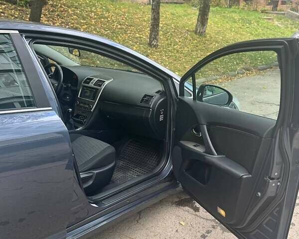 Синий Тойота Авенсис, объемом двигателя 2 л и пробегом 167 тыс. км за 9500 $, фото 3 на Automoto.ua