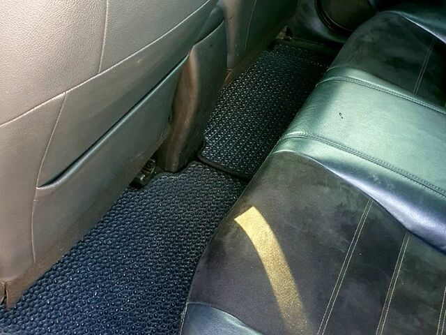 Синий Тойота Авенсис, объемом двигателя 2 л и пробегом 170 тыс. км за 9500 $, фото 4 на Automoto.ua