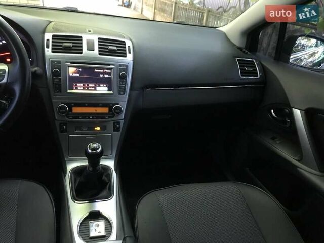 Синий Тойота Авенсис, объемом двигателя 1.8 л и пробегом 92 тыс. км за 10200 $, фото 5 на Automoto.ua