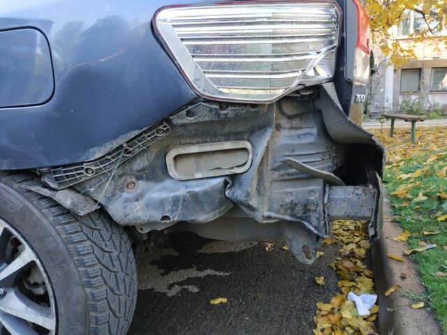 Синий Тойота Авенсис, объемом двигателя 2 л и пробегом 298 тыс. км за 6722 $, фото 7 на Automoto.ua