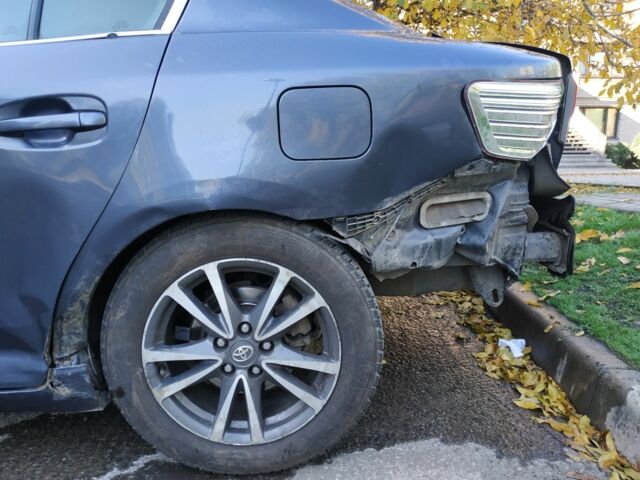 Синий Тойота Авенсис, объемом двигателя 2 л и пробегом 298 тыс. км за 6722 $, фото 5 на Automoto.ua