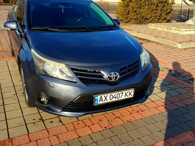 Синий Тойота Авенсис, объемом двигателя 2 л и пробегом 170 тыс. км за 9500 $, фото 6 на Automoto.ua