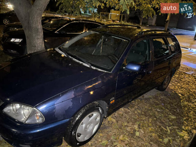 Синий Тойота Авенсис, объемом двигателя 2 л и пробегом 378 тыс. км за 5000 $, фото 1 на Automoto.ua