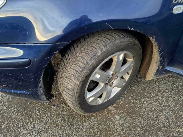 Синий Тойота Авенсис, объемом двигателя 2 л и пробегом 400 тыс. км за 3600 $, фото 3 на Automoto.ua