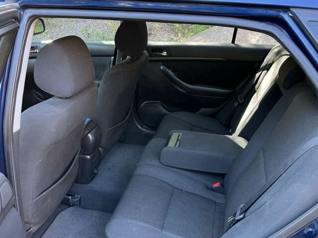 Синий Тойота Авенсис, объемом двигателя 2 л и пробегом 400 тыс. км за 3813 $, фото 3 на Automoto.ua