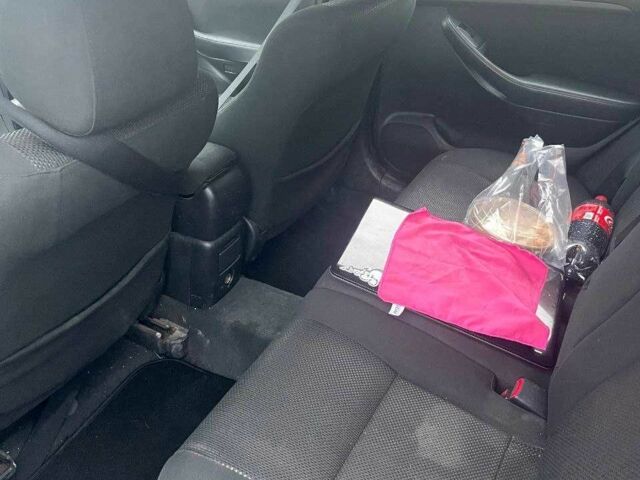 Синий Тойота Авенсис, объемом двигателя 2 л и пробегом 300 тыс. км за 1883 $, фото 9 на Automoto.ua