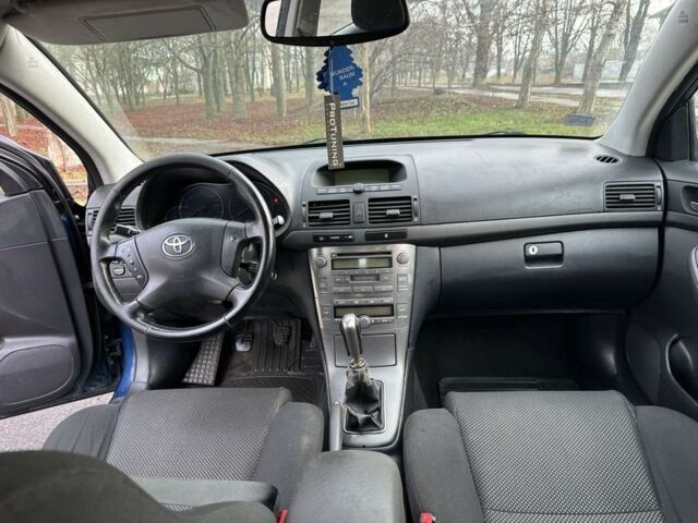 Синій Тойота Авенсіс, об'ємом двигуна 2 л та пробігом 350 тис. км за 2600 $, фото 5 на Automoto.ua