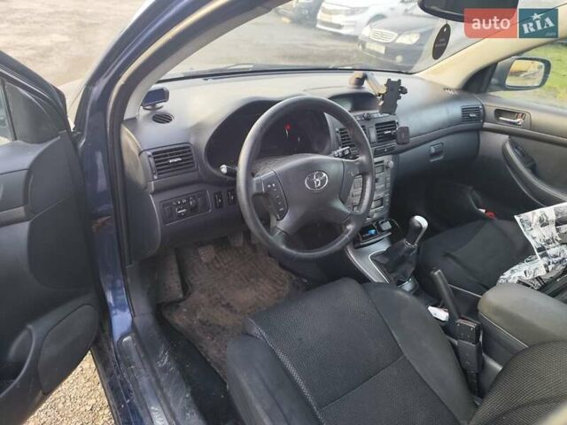 Синий Тойота Авенсис, объемом двигателя 2 л и пробегом 400 тыс. км за 3600 $, фото 5 на Automoto.ua